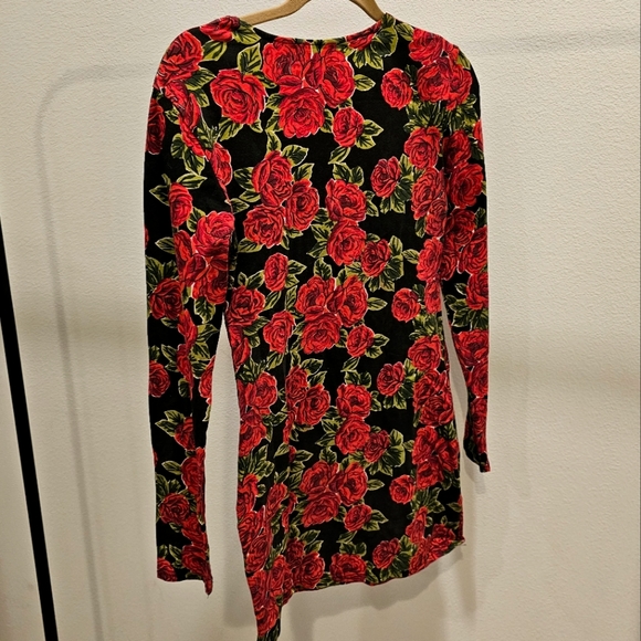 ROSES ALL OVER - Picture 5 of 6